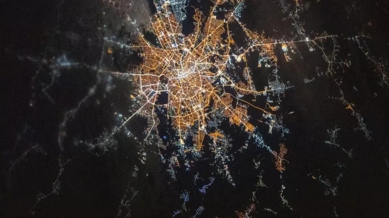 Fotografia dimineții - O fotografie a Bucureștiului pe timp de noapte, din decembrie 2019, realizată de pe Stația Spațială Internațională, a devenit virală după ce a fost publicată de Ambasada SUA