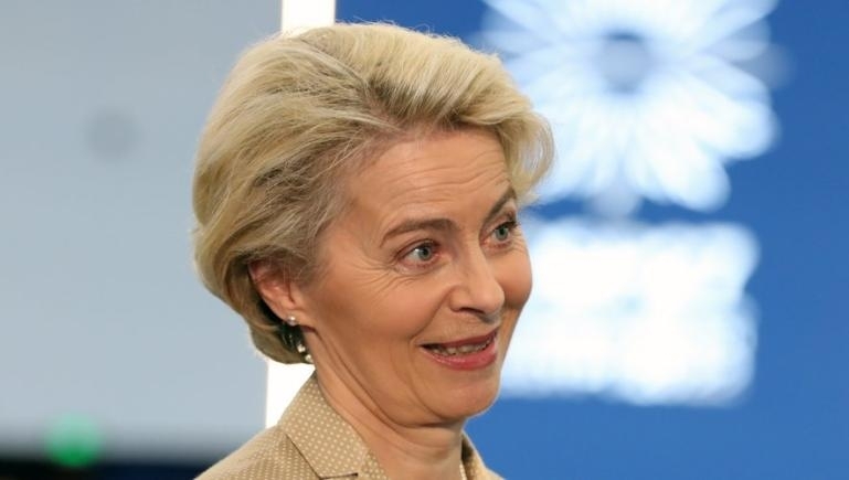 Politico: Parlamentarii centriști români -USR- nu o vor susține pe von der Leyen